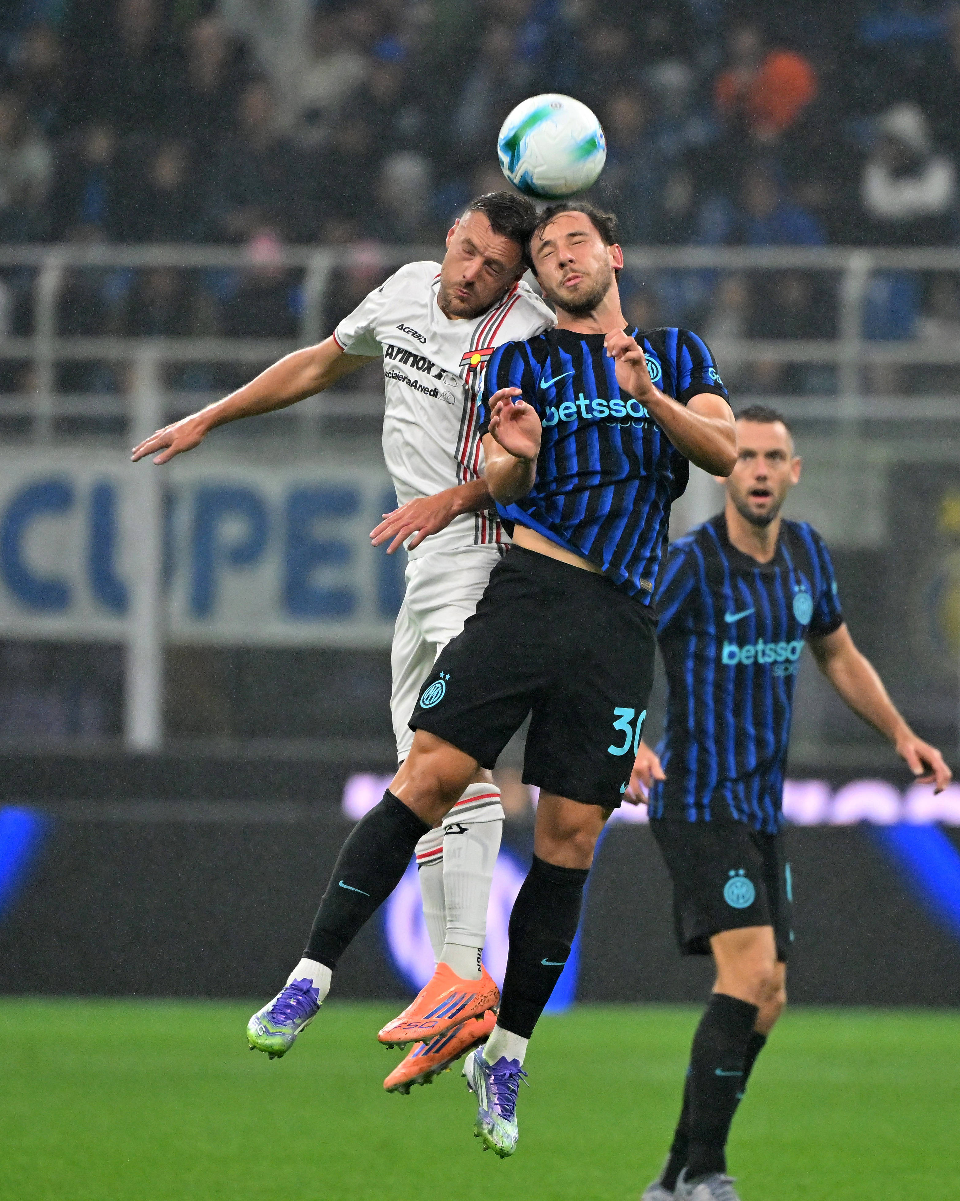 详细阅读:拜仁慕尼黑围绕意甲止住颓势冲刺阶段AC米兰调整名单以备意甲,现场解说直呼:巴塞罗那门线救险备战足总杯的简单介绍亚博体育平台 拜仁慕尼黑围绕意甲止住颓势冲刺阶段AC米兰调整名单以备意甲,现场解说直呼:巴塞罗那门线救险备战足总杯的简单介绍亚博体育平台