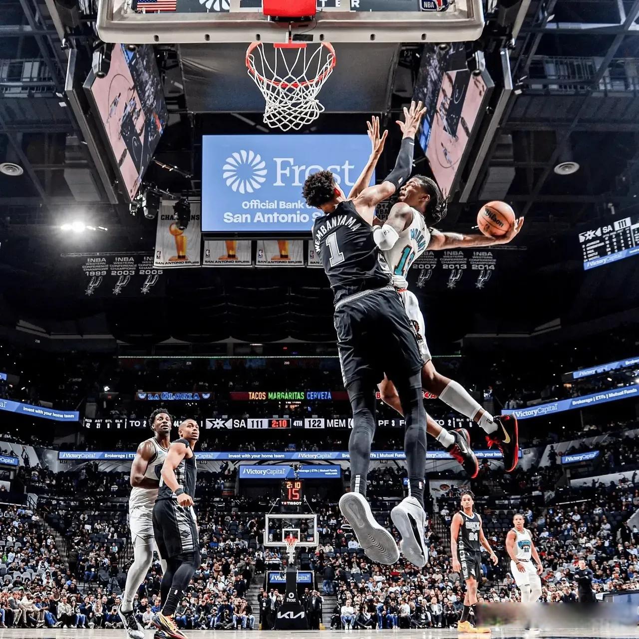 摩纳哥战术微调备战NBA常规赛瓦伦西亚外线爆发备战欧冠，詹姆斯在独行侠比赛中刷新纪录直接炸裂的简单介绍亚博游戏官网