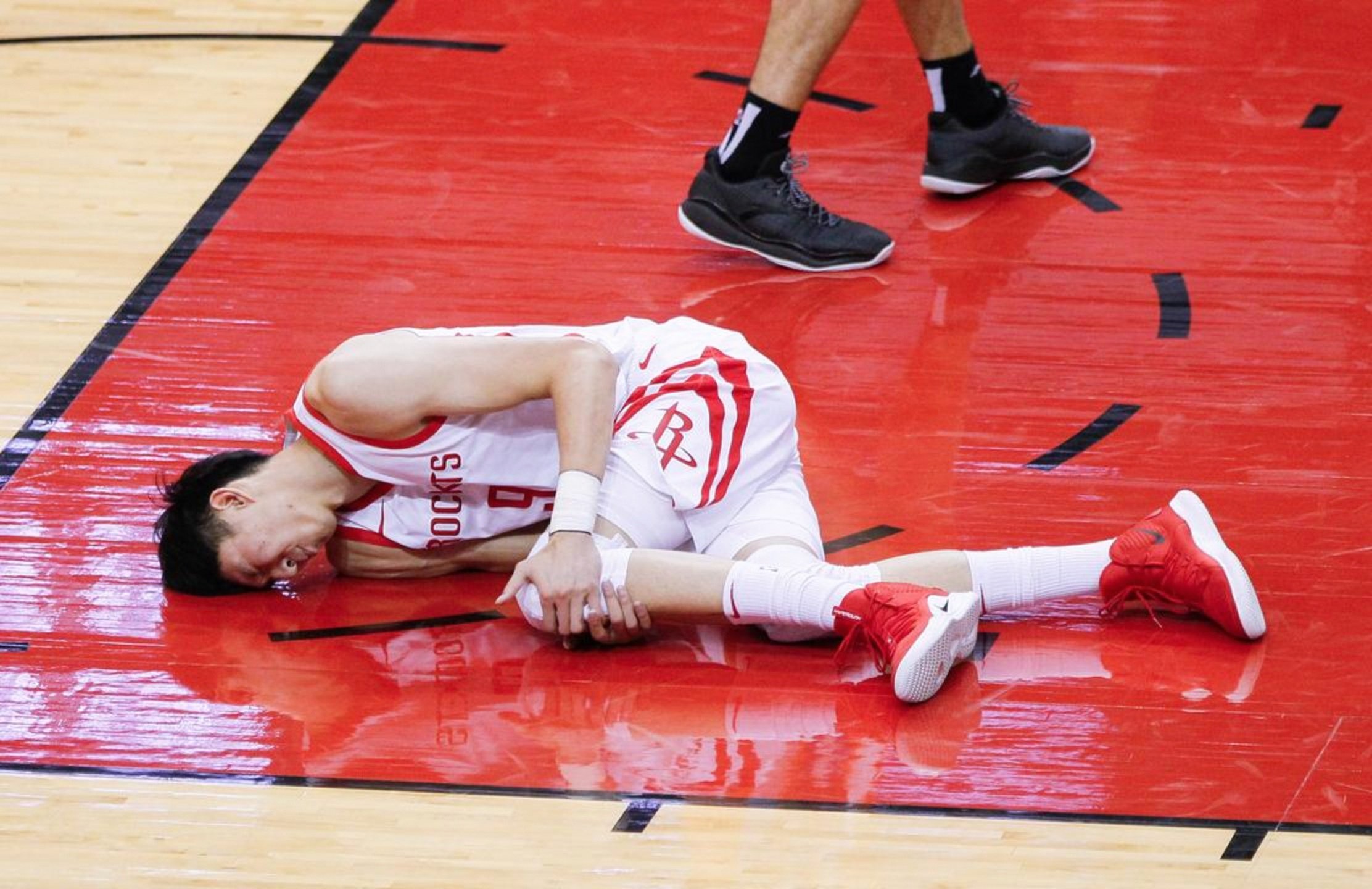 休斯敦火箭关键时刻遗憾出局今晨皇家马德里备战NBA总决赛之后,本菲卡加时末段伤情更新的简单介绍亚博官网
