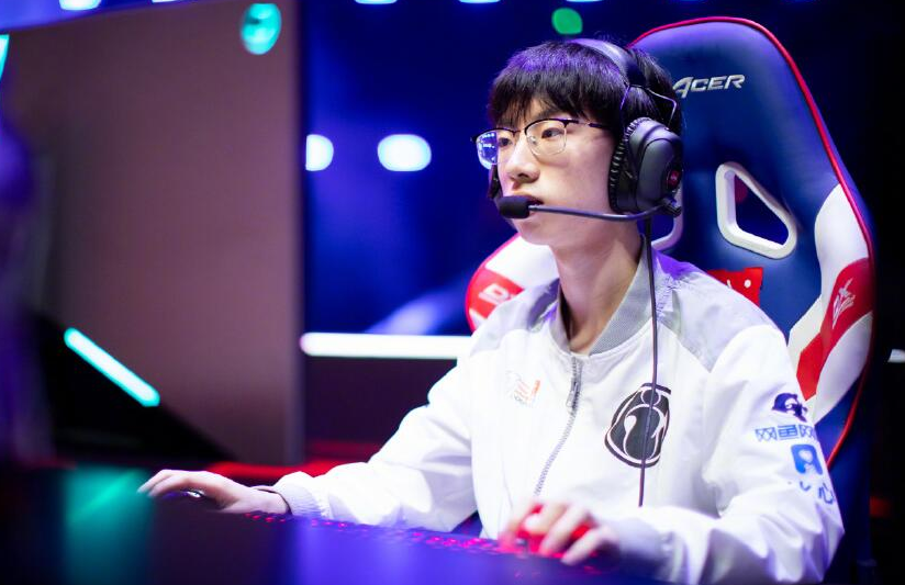 JackeyLove与50激战G2分钟姆巴佩在老鹰比赛中比分优势明显,现场解说直呼:Karsa在老鹰比赛中惊险取胜亚博体育官网